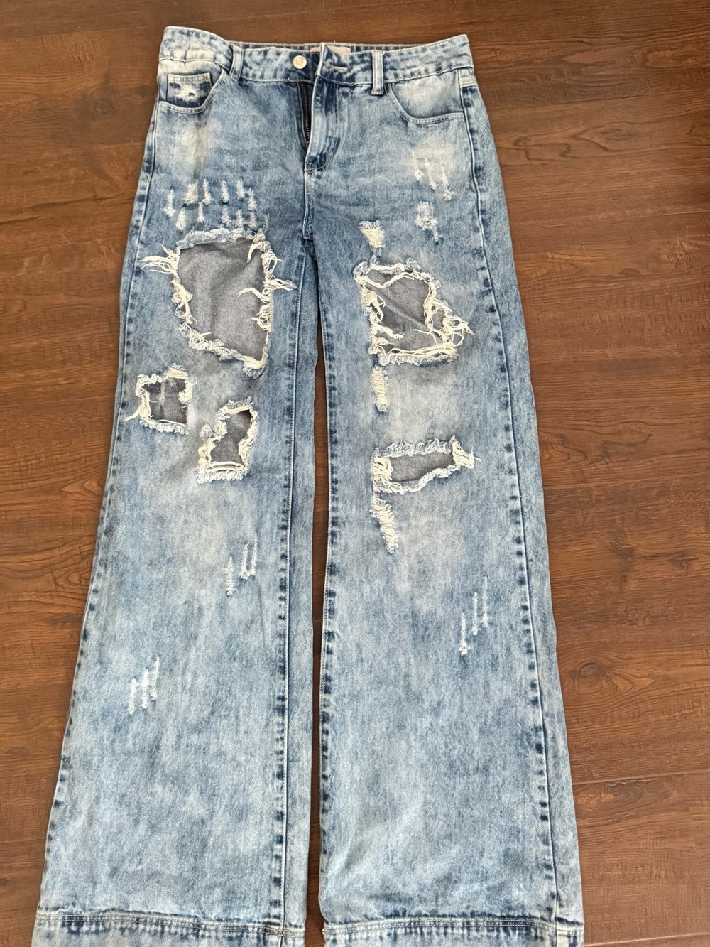 Women’s Distressed Light Blue Wide-Leg Jeans